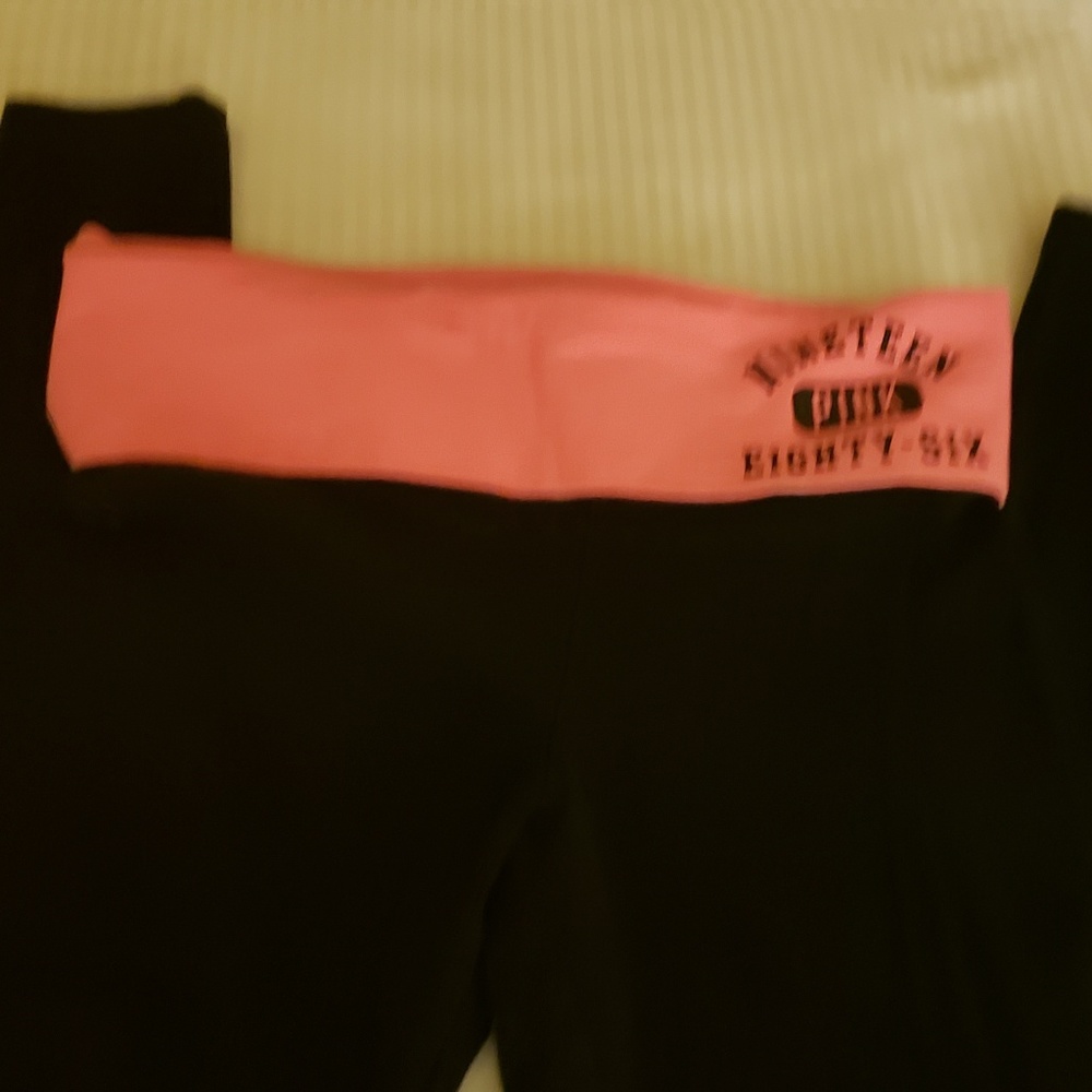 Victoria yoga pants🐕